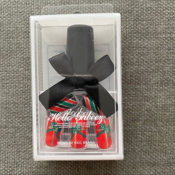 Christmas Themed Press-On Nail Set - Picture 2 of 6